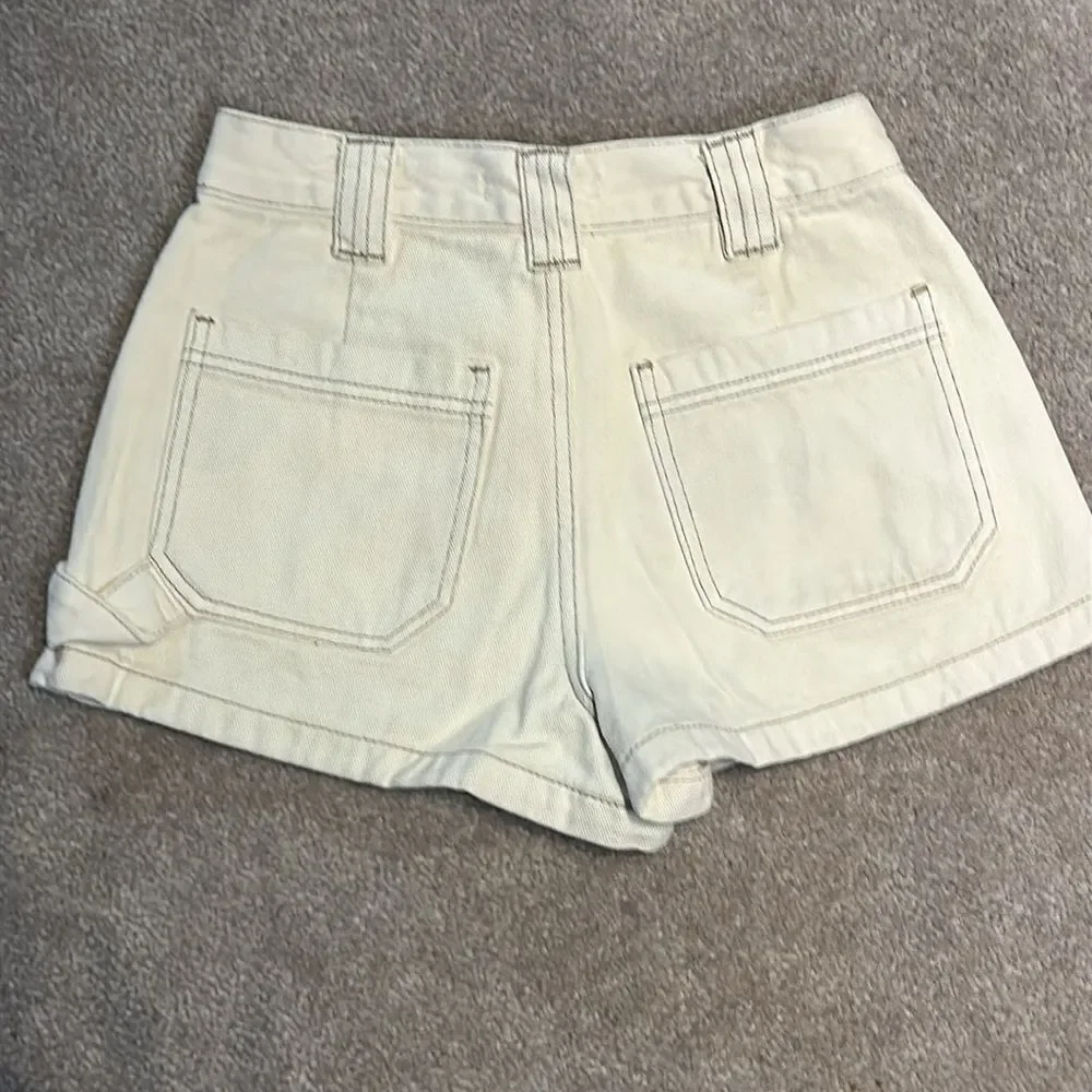 PacSun Women's Cream Cut Off Jean Shorts!